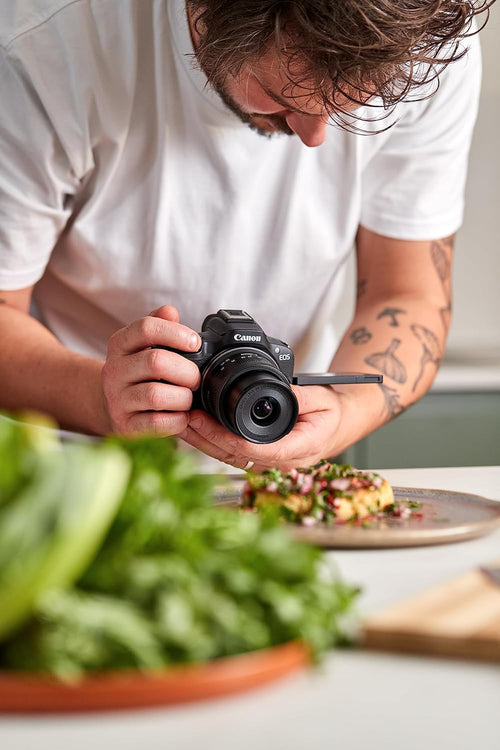 Canon EOS R50 Systemkamera + RF-S 18-45mm IS STM Objektiv Schwarz